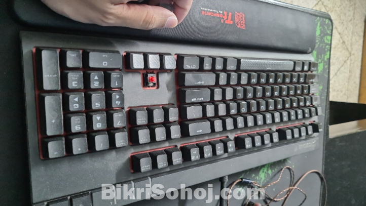 Corsair STRAFE CherryMX RED Full Size Mechanical Keyboard